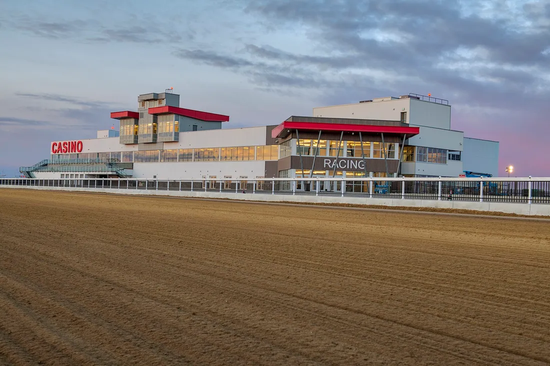 Century Mile Racetrack & Casino, Nisku, Leduc County: the building from outside